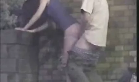 Lucy indossa porno gay italiani amatoriali un basco Rosso, Pantaloni stretti e stivali... (2014)