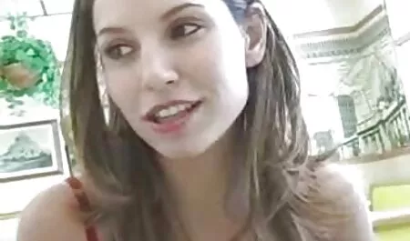 La bella rossa milf Cici Rhodes è stata scopata in gola da 2 cazzi mentre era tenuta in maturi gay italiani macchina per scopare!