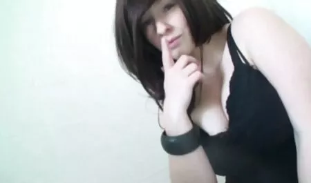 Ayla recluta squadre film porno gay italiani gratis in un computer portatile ... (2015)