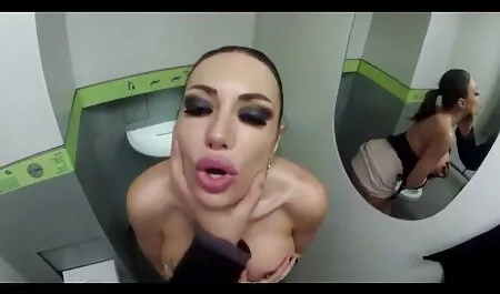 Nikki Darling è strettamente legato e addestrato fino alla videopornogayitaliani gola