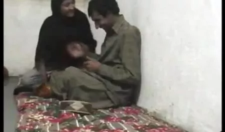 Simpatico vicino di casa con gli occhi Sessualmente distrutti rotola video gay italiani gratis la testa