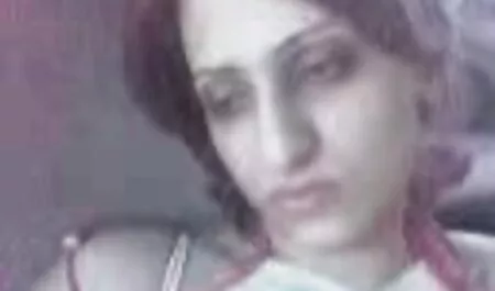 Anita attacca una corda con un nodo alle pareti opposte della stanza xtube gay italiani ... (2015)