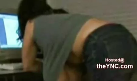 Caldo scopata gay italiana Squirting sul divano colpisce di nuovo